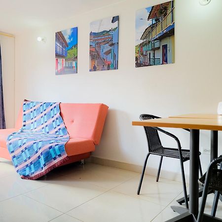 Hostal - Dona Elva A 15 Min Del Aeropuerto Rionegro Eksteriør bilde