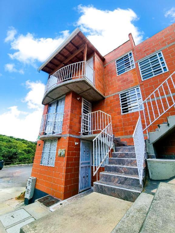 Hostal - Dona Elva A 15 Min Del Aeropuerto Rionegro Eksteriør bilde